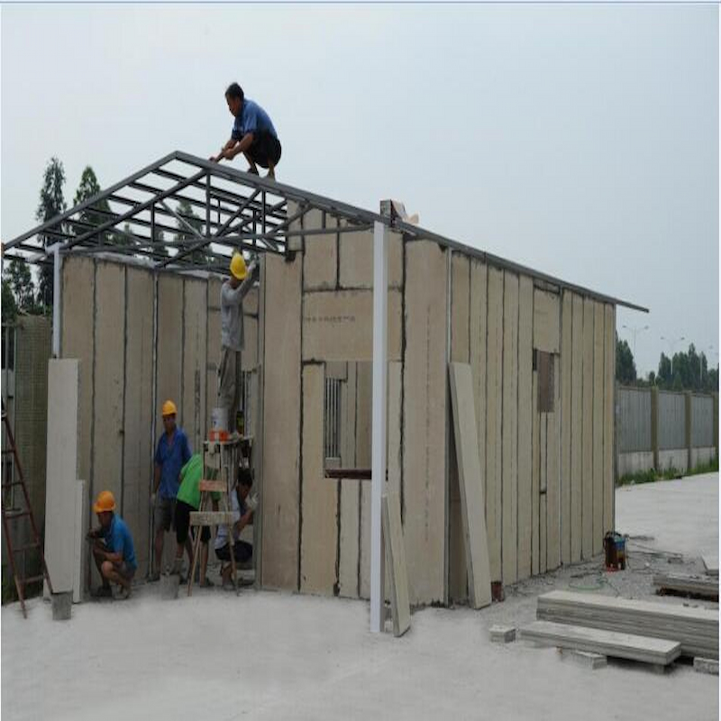 نصب ایمن ساندویچ پانل در باد و بارش تهران